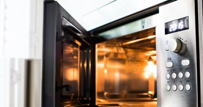 Microwave Danger: Non-Veg Food Explodes! Prevent Mess & Damage.