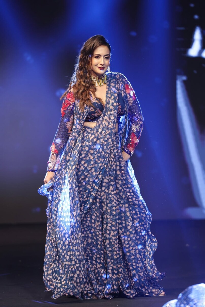 Preeti Jhangiani: Preeti Jhangiani made her Bollywood debut in Shah Rukh Khan–starrer Mohabbatein, winning hearts with her girl-next-door charm. While she appeared in several films, sustained success eluded her, and over time she gradually faded from the Bollywood spotlight.