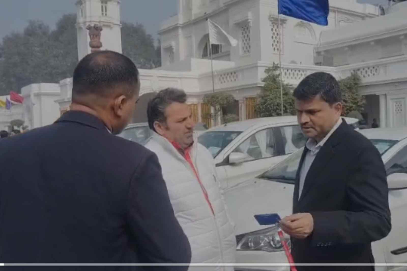 'मंत्री जी ने बुलाया है', दिल्ली विधानसभा में घुसपैठ की कोशिश कर रहा था शख्स, पुलिस ने कर दिया टाइट