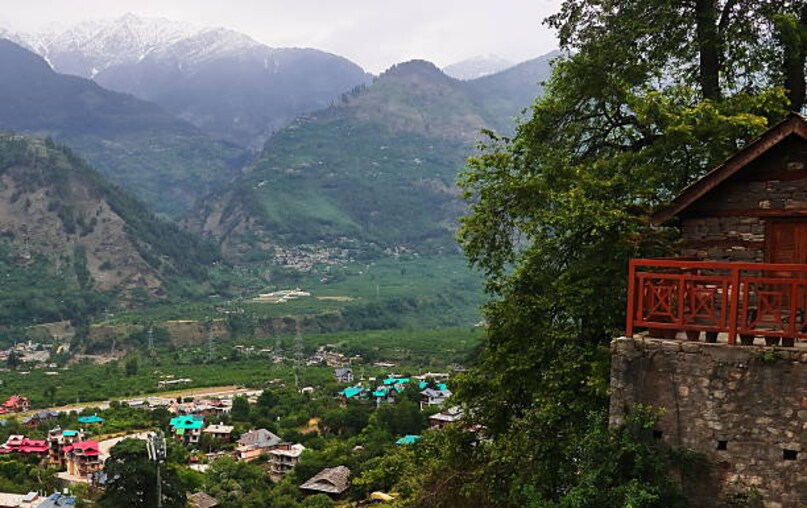 Naggar: Naggar, in the Kullu district, is a quaint town known for its historic Naggar Castle, art galleries, and traditional Himachali architecture. Surrounded by snow-capped peaks, it’s ideal for art, culture, and nature lovers alike.