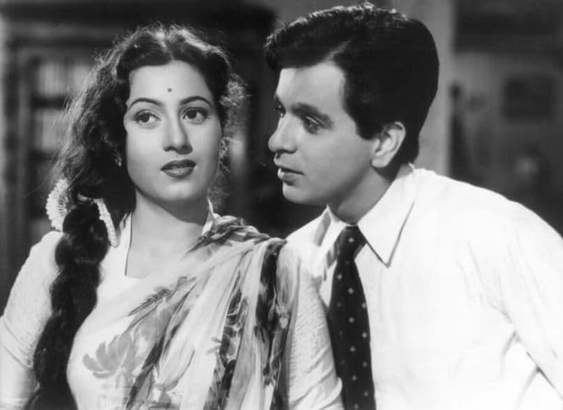 How Madhubala and Dilip Kumar fell in love: Madhubala and Dilip Kumar grew close while working on Tarana. Their bond deepened over time, and they were widely regarded as Bollywood’s most promising couple. Both families were aware of the relationship, and marriage seemed inevitable. Their love story, however, was headed for heartbreak. How Madhubala and Dilip Kumar fell in love: Madhubala and Dilip Kumar grew close while working on Tarana. Their bond deepened over time, and they were widely regarded as Bollywood’s most promising couple. Both families were aware of the relationship, and marriage seemed inevitable. Their love story, however, was headed for heartbreak.