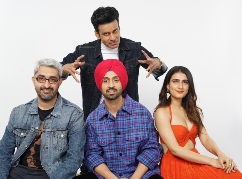 सूरज पे मंगल भारी (2020): इसमें फातिमा ने तुलसी राणे का किरदार निभाया, जो डबल लाइफ जीती है. दिलजीत दोसांझ के साथ उनकी केमिस्ट्री और कॉमिक टाइमिंग को दर्शकों ने पसंद किया.