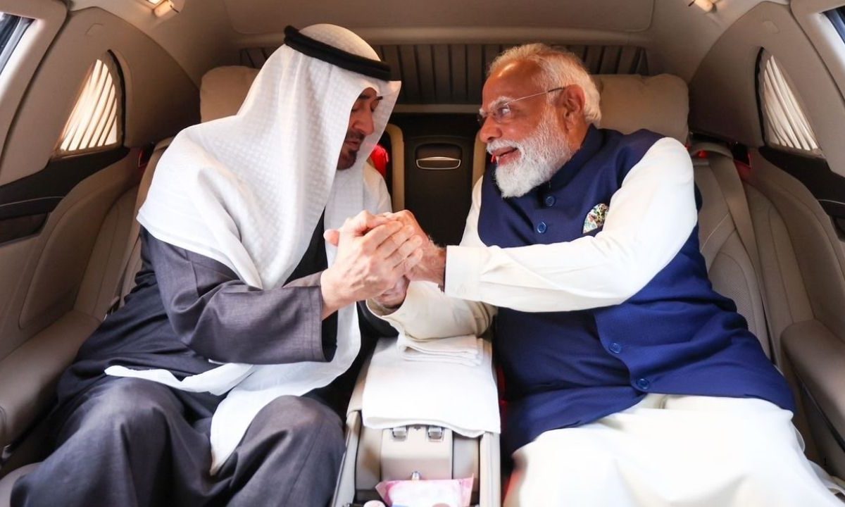 प्रोटोकॉल से परे अपनापन: PM मोदी ने यूएई राष्ट्रपति का यूनीक अंदाज में किया वेलकम