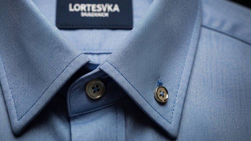 क्या आपको लगता है कि वे सिर्फ स्टाइल के लिए हैं? या फिर इसके पीछे कोई खास वजह है? वास्तव में, ये छोटे बटन न केवल शर्ट में स्टाइल जोड़ते हैं बल्कि कुछ उद्देश्य भी पूरा करते हैं।