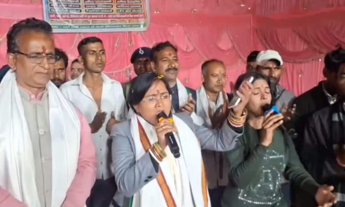 Video: प्रोफेशनल सिंगर से कम नहीं है बिहार की ये MLA, तान छेड़ा तो झूम उठे लोग