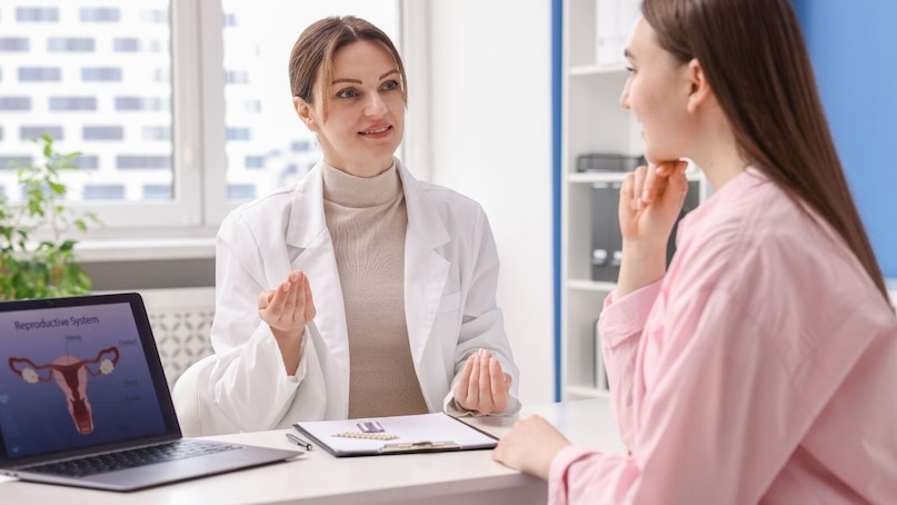 এটা কিভাবে কাজ করে? ইমপ্লান্টটি ত্বকে ঢোকানোর পরে, খুব মিনিটের মধ্যে প্রোজেস্টিন হরমোন শরীরে ক্রমাগত নিঃসৃত হয়। এই প্রচারকারীরা প্রধানত দুটি উপায়ে কাজ করে: 1. তারা শুক্রাণু তৈরির প্রক্রিয়া বন্ধ করে দেয়। 2. জরায়ুর আস্তরণের শ্লেষ্মা ঘন হয়ে যায়, যার কারণে শুক্রাণু প্রবেশ করতে পারে না।