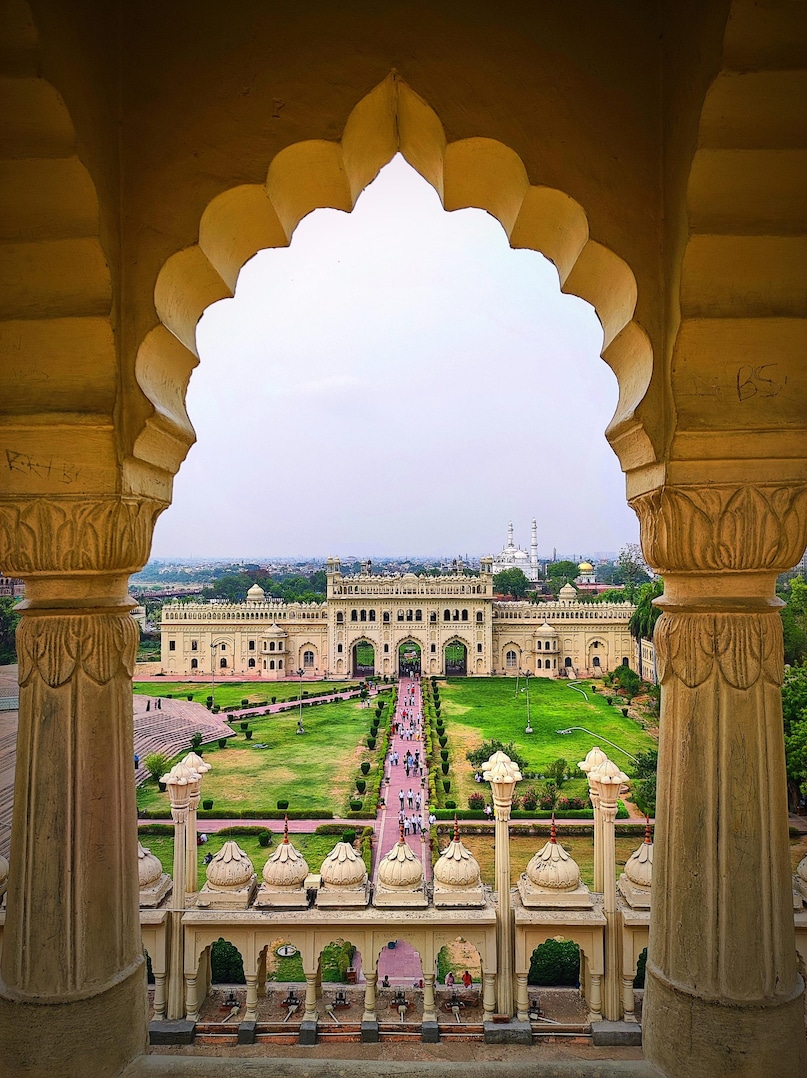 Lucknow’s skyline is dotted with architectural marvels that reflect its Nawabi past. The Bara Imambara, built by Nawab Asaf‑ud‑Daula in 1784, is one of the most iconic structures, famous for its central hall, which is among the largest arched constructions in the world without support beams. The Rumi Darwaza, another masterpiece, stands as a symbol of Lucknow’s grandeur, often compared to the architectural wonders of Constantinople. These monuments are not just tourist attractions but living reminders of the city’s glorious history.