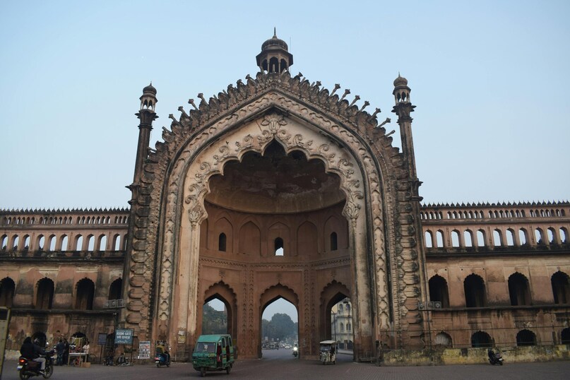 Lucknow is synonymous with tehzeeb, a term that embodies refined etiquette, politeness, and grace. This cultural refinement is a direct inheritance from the Nawabi era, when courtly manners were considered an art form. Poetry, especially Urdu shayari, flourished under the Nawabs, with luminaries like Mir Taqi Mir and Mirza Ghalib finding patronage here. Music and dance, particularly Kathak, also thrived, making Lucknow a hub of artistic expression. Even today, the city’s residents take pride in their courteous speech and genteel lifestyle, which distinguish them from other urban cultures.