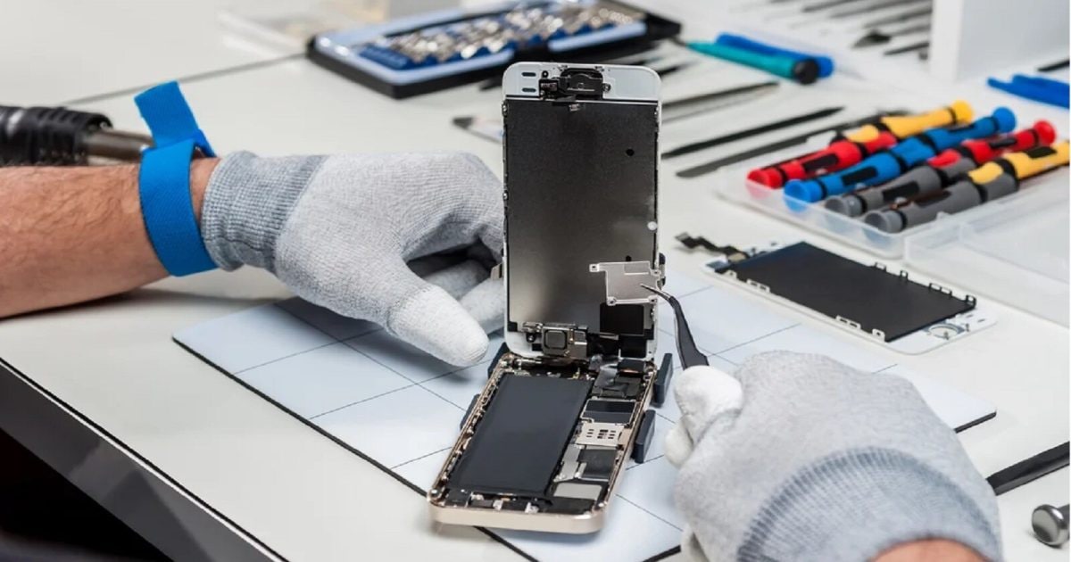 Tach – स्मार्टफोन रिपेयर करवाते समय इन चीज़ों पर गौर नहीं करते लोग, बचाव के हैं आसान तरीके, फिर लगती है मोटी चपत