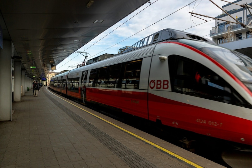 Austria: Austria’s OBB Railjet provides seamless travel through the heart of the Alps, connecting Vienna to Salzburg with unmatched efficiency. The scenic Arlberg Line is a highlight, carving through mountain passes and over high-altitude viaducts that offer dizzying, beautiful views.