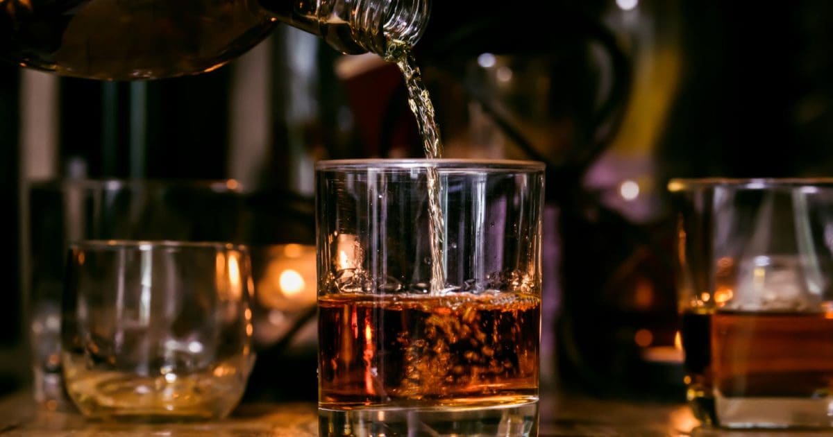 क्या सर्दी के मौसम में शराब पीने से ठंड नहीं लगती है? डॉक्टर ने बतायी सच्चाई और इसके पीछे का रिस्क