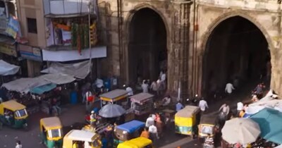 नई दिल्ली. फिल्मों के बनने में एक लंबी टीम बैक हैंड पर भी काम करती है. राइटर ने फिल्म की कहानी लिखी और हीरो-हीरोइन का तलाश के साथ बाकी के काम शुरू हो गए. चर्चा थी कि पर्दे पर सुपरस्टार नजर आएंगे और निर्देशन की कमान भी एक दिग्गज फिल्ममेकर संभालेंगे. लेकिन कहानी के विजन को लेकर मतभेद सामने आए, जिसके बाद यह कॉम्बिनेशन आगे नहीं बढ़ पाया. राइटर का पता चला कि नई जोड़ी  फिल्म में नजर आएगी, तो दिल टूट गया. लेकिन, फिल्म रिलीज हुई तो जबरदस्त सफलता मिली और फिल्म 2014 की ब्लॉकबस्टर साबित हुई. 