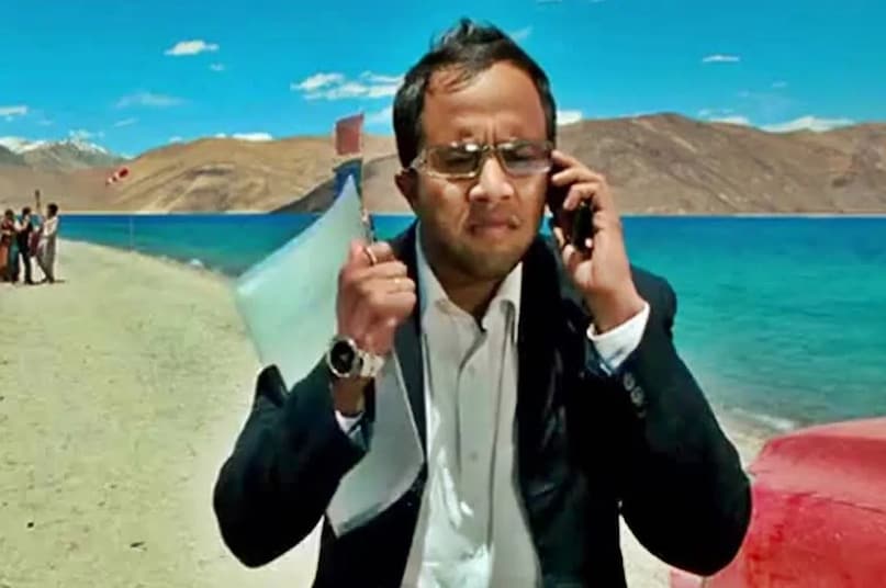 Omi Vaidya, Omi Vaidya 3 Idiots Audition story, Chatur Ramalingam broken Hindi factsMost famous supporting characters in Bollywood, How Omi Vaidya got the role of Silencer, Success story of Chatur from 3 Idiots, ओमी वैद्य, ओमी वैद्य बर्थडे, ओमी वैद्य 3 इडियट्स सक्सेस स्टोरी, ओमी वैद्य करियर, ओमी वैद्य फिल्में