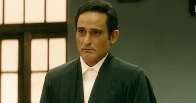 राटइर ने खुलासा कि अक्षय खन्ना ने कॉन्ट्रैक्ट तोड़ दिया था.