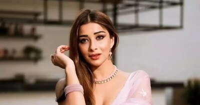 नायरा बनर्जी ने बताया कि उन्होंने वीडियो कॉल पर सुनी फिल्म की कहानी.