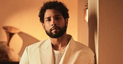 सिद्धार्थ आनंद ने सोशल मीडिया पर पोस्ट करते हुए अफवाहों पर लगाया विराम.