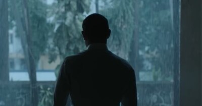 नई दिल्ली. भारतीय बॉक्स ऑफिस के इतिहास में साल 2025 अक्षय खन्ना के नाम रहा है. तीन दशकों के अपने लंबे करियर के बाद अक्षय ने वो कारनामा कर दिखाया है, जो अब तक केवल बॉलीवुड किंग यानी शाहरुख खान के नाम था. दो ब्लॉकबस्टर फिल्मों 'छावा' और 'धुरंधर' के जरिए अक्षय खन्ना एक साल में 2000 करोड़ से ज्यादा का वर्ल्डवाइड कलेक्शन करने वाले दूसरे भारतीय एक्टर बन गए हैं.