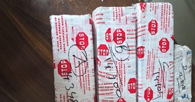 बरामद चांदी की कीमत डेढ़ करोड़ रुपये बताई जा रही है.