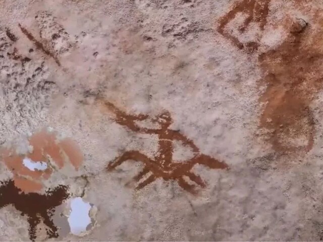 गुफा में रिसर्च कर रहे थे वैज्ञानिक, दीवार पर दिखे अजीब निशान!