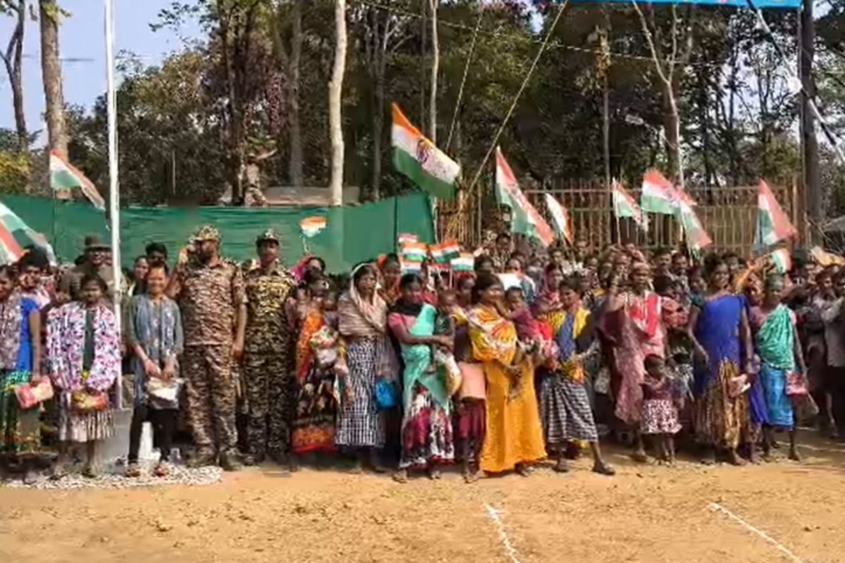 छत्तीसगढ़: इन गांवों को आज मिली आजादी! पहली बार फहराया गया तिरंगा, देखें तस्वीरें