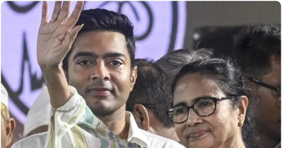 बंगाल में ममता सरकार को चुनाव आयोग ने दिया तगड़ा झटका दिया है. (फाइल फोटो)