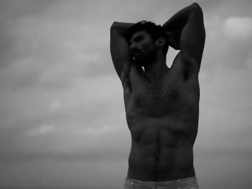 Aditya Roy kapur n- Aditya Roy kapur n-