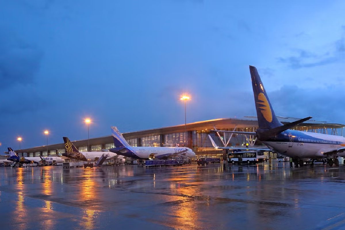 बैग में दो बम है SLPC से फ्रस्‍टेट पैसेंजर के बिगड़े बोल बेंगलुरु एयरपोर्ट से टांग कर ले गई पुलिस