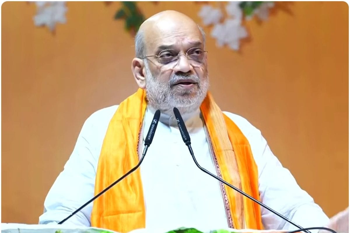 चिकन नेक किसी के पिताजी की जागीर नहीं इसे काटने का सपना देखने वालों को जेल भेज दिया अमित शाह का हमला