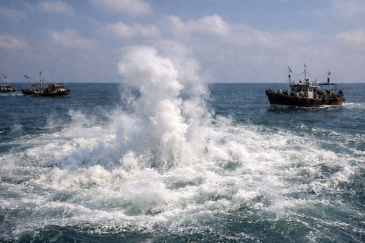 अचानक क्यों उबलने लगा अरब सागर का पानी गुजरात से महाराष्ट्र तक हाई अलर्ट क्या है गैस के इन बुलबुलों का सच