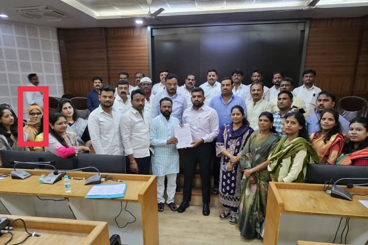 BJP के बाद अब अजित पवार और एकनाथ शिंदे ने मिलाया ओवैसी से हाथ परली नगर निगम में हुआ बड़ा सियासी उलटफेर