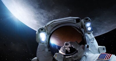 इंसान अब मंगल ग्रह पर बस्तियां बसाने का सपना देख रहा है. एलन मस्क जैसे दिग्गज लगातार इस दिशा में काम कर रहे हैं. लेकिन एमआईटी की यह रिपोर्ट इन सपनों के सामने एक बड़ी दीवार खड़ी करती है. अगर दिमाग की बनावट ही बदल जाएगी तो यात्री वहां कैसे जीवित रहेंगे? मांसपेशियों और हड्डियों का कमजोर होना पहले से ही एक बड़ी समस्या थी. अब दिमाग का अपनी जगह से खिसकना एक नई और गंभीर चुनौती बन गया है. 