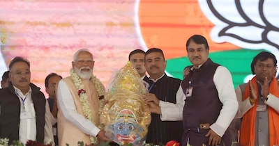 प्रधानमंत्री नरेंद्र मोदी आज हुगली जिले के सिंगूर में 830 करोड़ रुपये की विभिन्न विकास परियोजनाओं की सौगात देंगे.