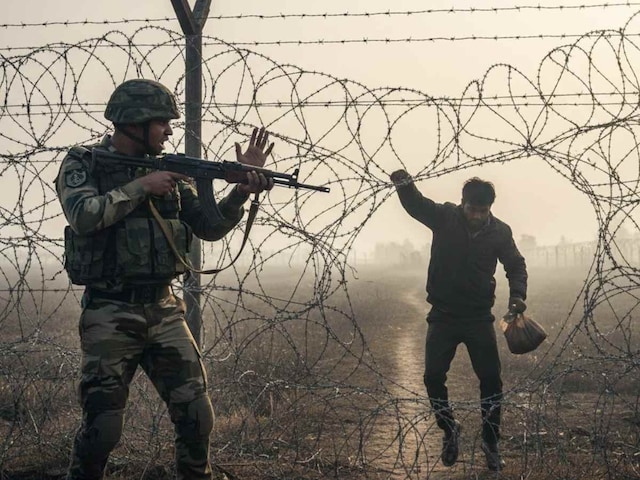 शख्‍स ने गुपचुप किया बॉर्डर पार, BSF ने दबोचा तो खुला एक करोड़ का 'गोल्डन' राज