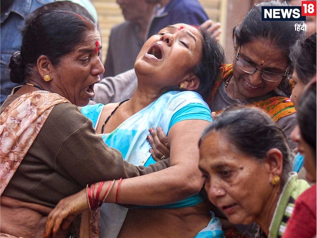 इंदौर कांड में 32 लोग ICU में, निगम कमिश्‍नर पर गिरी गाज, CM का एक्‍शन का वादा