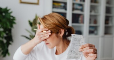 महिला का बिल 1 करोड़ रुपये का आ गया. (प्रतीकात्मक फोटो: Canva)