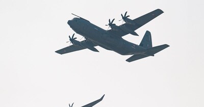 दिल्ली में उड़ान भरते IAF के दो महाबली विमान. (Photo : PTI)