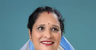 राशि त्रिभुवन महिलांग