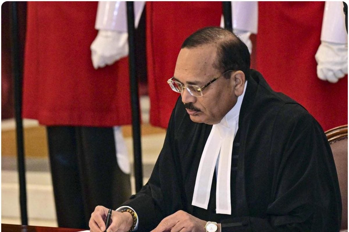 16 बैंक खातों से उड़ गए 23 करोड़ पढ़े-लिखे लोग भी झांसे में आ रहे CJI की बेंच में आया डिजिटल अरेस्ट केस