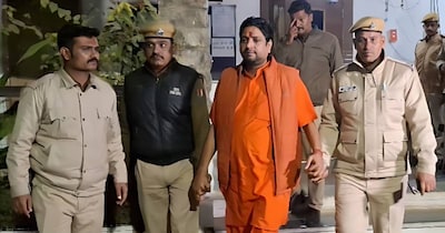 पकड़ा गया संत भजनाराम पाली के बाली का रहने वाला है.