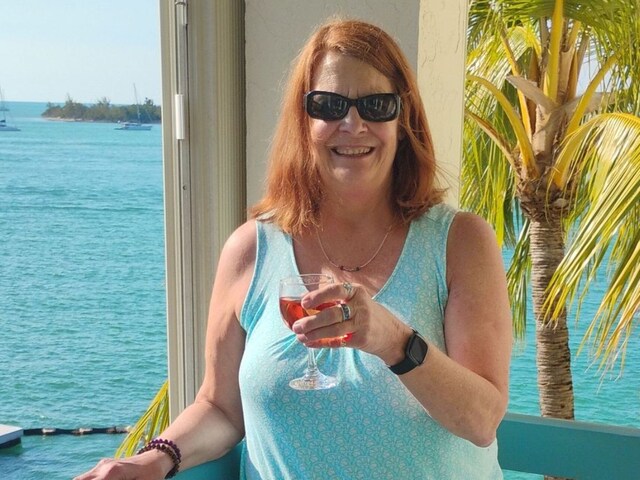 जिसे अपना हमसफ़र समझा उसने मुझे कंगाल बना दिया, मैं प्यार की तलाश में बर्बाद हो गया, ऐसा मत करो।