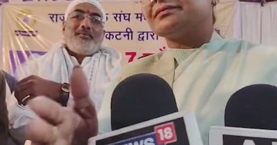 मध्य प्रदेश सरकार की राज्य मंत्री प्रतिमा बागरी ने मीडिया के माइक हटा दिए.