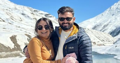 आईएएस अफसर गंधर्व राठौर अपने पति अनुराग के साथ. (फोटो-इंस्टाग्राम)