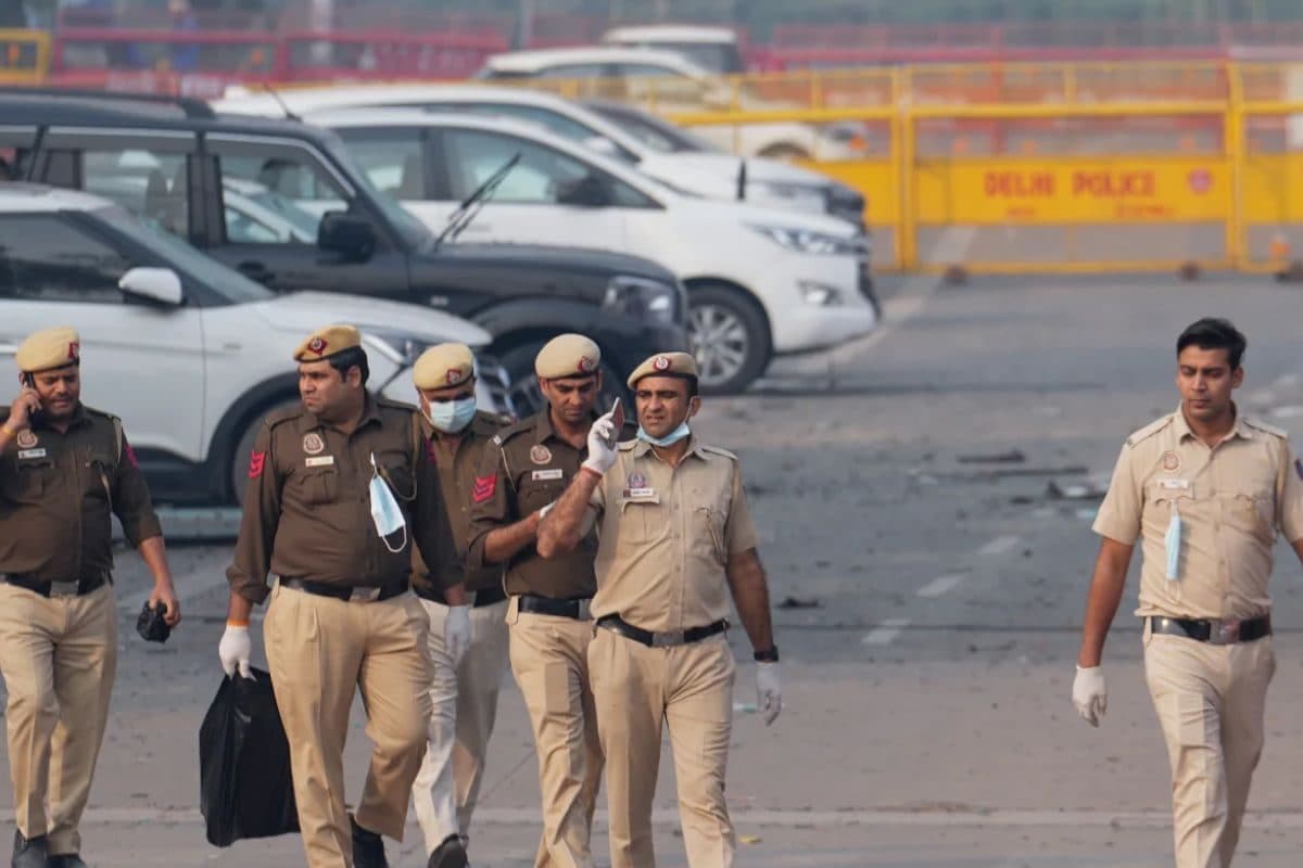 Delhi Police Encounter: दिल्ली में LLB पास शूटर का एनकाउंटर दो सगे भाइयों पर बरसाई थी 50 गोलियां