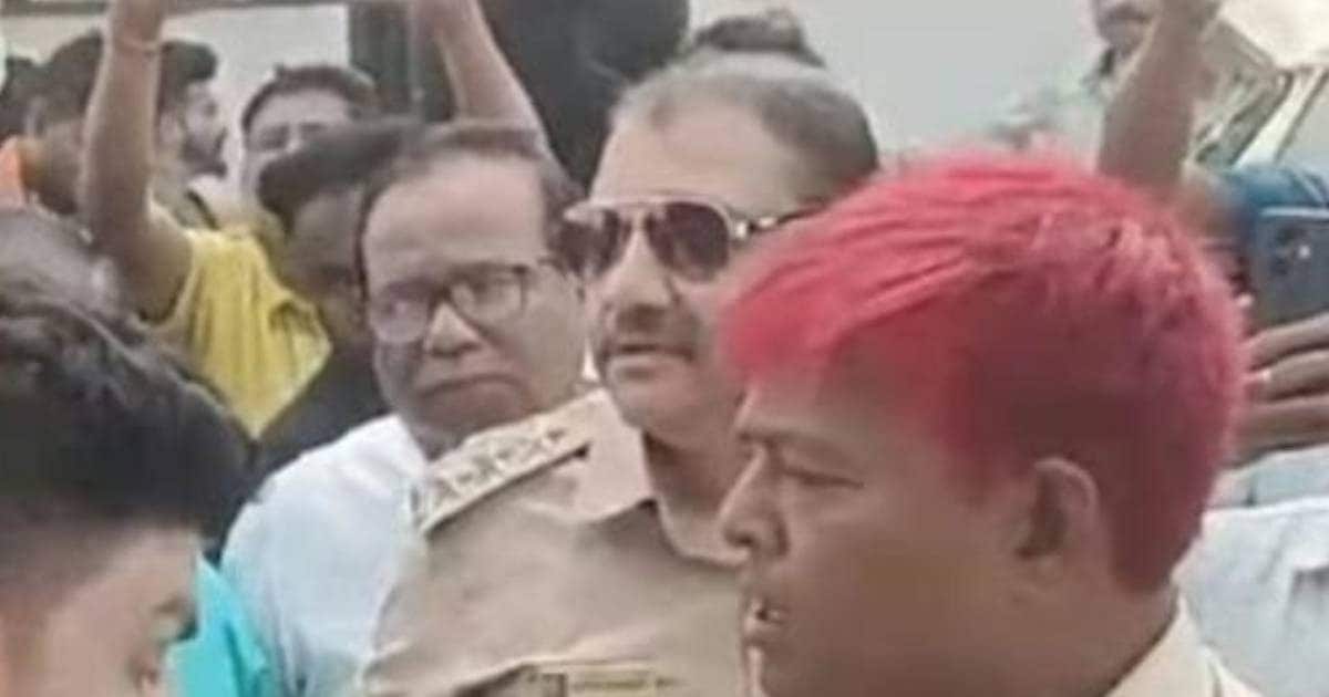 डीएसपी साहब ने करा लिया बालों का रंग लाल, तो हिला पूरा महकमा, महिला कर्मचारी खड़ी हो गई साथ!