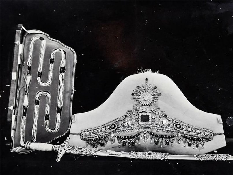 This woman from Bihar donated 600 kg of gold in Indo-China war, 60 years ago the royal family had a lot of wealth... | World 15 Darbhanga Royal Family, Darbhanga Royal Family total asset, Darbhanga Royal Family net worth, Darbhanga Royal Family income, how much property did the Darbhanga royal family have, how much gold did the Darbhanga royal family have, how much land did the Darbhanga royal family have, how old was the Darbhanga royal family, how much gold did the Darbhanga royal family donate