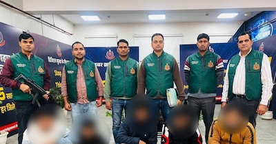 देश के 3 राज्यों यूपी, गुजरात और ओडिशा में एक साथ छापेमारी कर इस अंतरराष्ट्रीय साइबर ठगी गिरोह से जुड़े 8 आरोपियों को गिरफ्तार किया गया है.