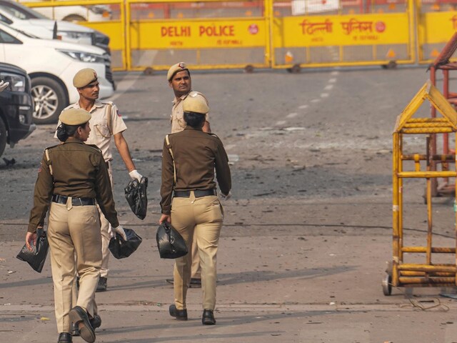 गणतंत्र दिवस से पहले दिल्ली पुलिस का बड़ा एक्शन, 94 जगह रेड, 70 लोग गिरफ्तार