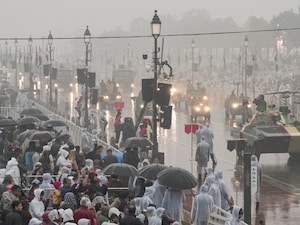 मौसम विभाग ने भारी बारिश की बाद कड़ाके की ठंड की चेतावनी जारी की है. (पीटीआई)