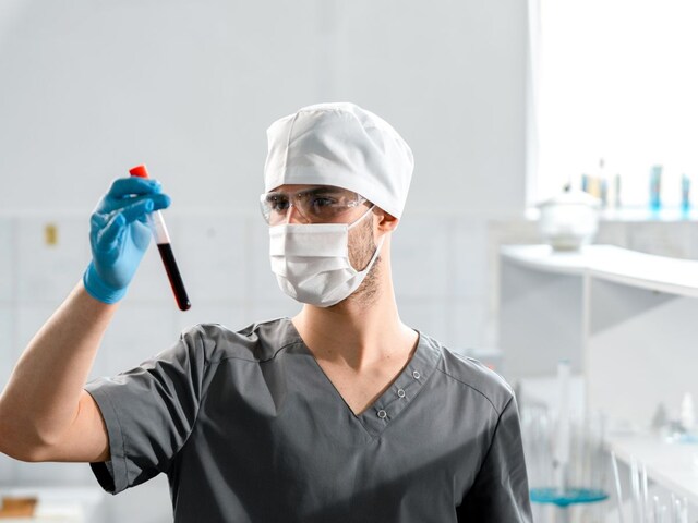 पत्नी ने दिया DNA टेस्ट का तोहफा, रिपोर्ट खुलते ही सामने आया सच...