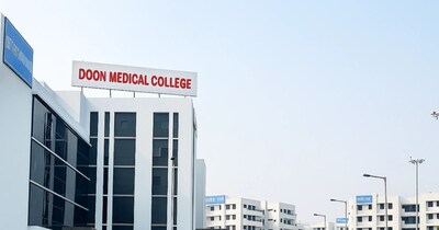 छात्रों का कहना है कि सीनियर छात्र उन्हें काफी परेशान करते थे और शिकायत करने पर धमकाते भी थे.